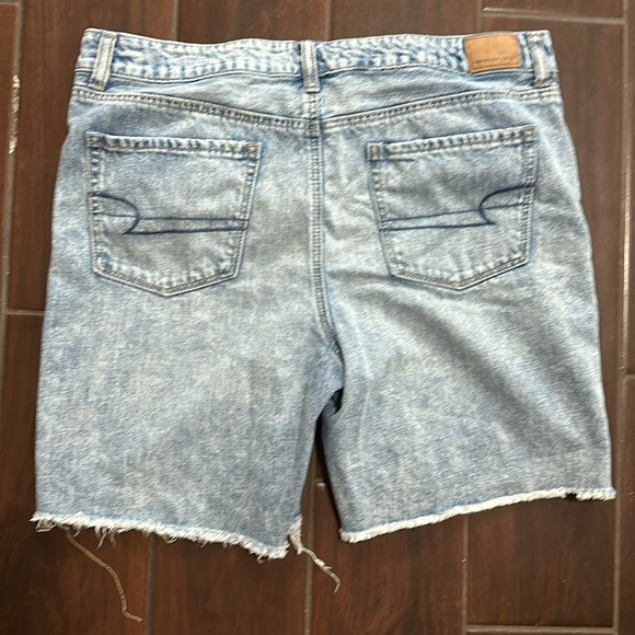 American Eagle Hi-Rise Tom Boy Bermuda Shorts - Picture 4 of 4